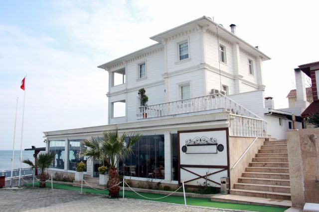 beyaz-ev-otel-02