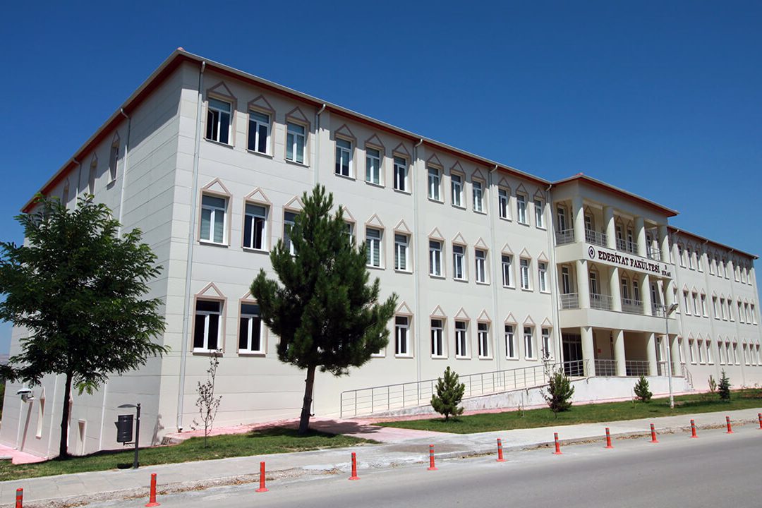 Cumhuriyet Üniversitesi Edebiyat Fakültesi