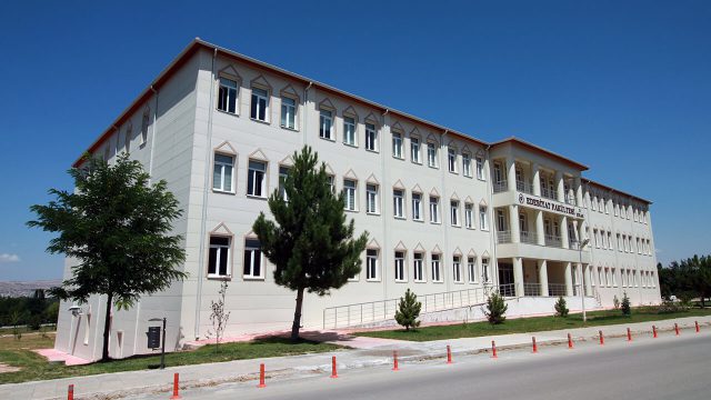 Cumhuriyet Üniversitesi Edebiyat Fakültesi