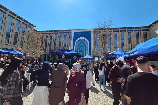 hekim-yapi-yildirim-beyazit-universitesi-kariyer-gunlerinde-sektor-deneyimini-paylasti-5
